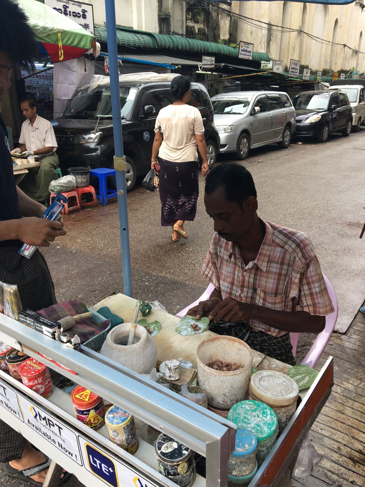 Kun-ya seller folding a leave on the street