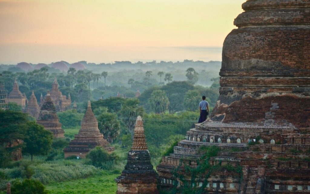 backpacking myanmar with all the temples in bagan
