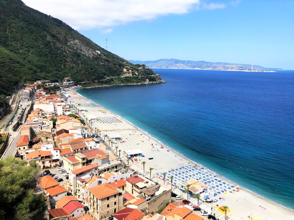 view of Scilla from above with the houses and the beach.
