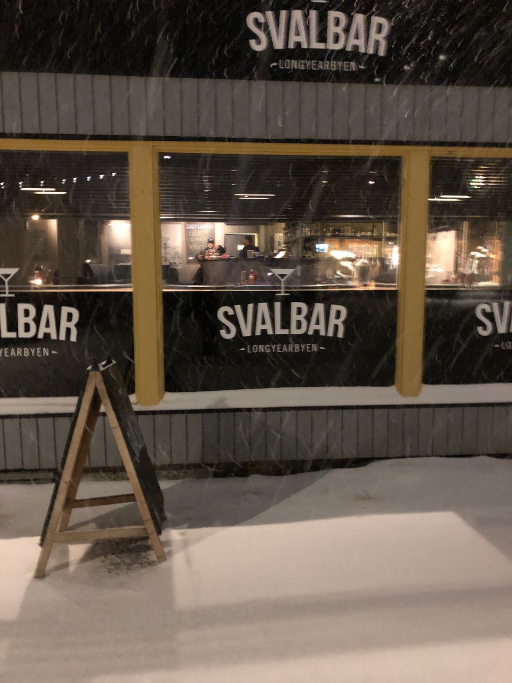 Svalbar, best bar to go when backpacking to Svalbard.