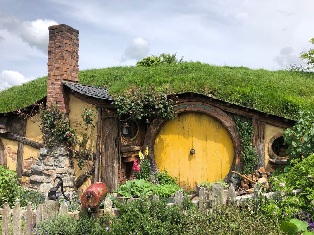 special house in hobbiton, new zealand
